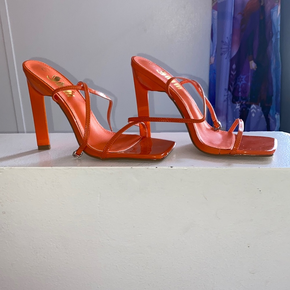 I normally order a sz 7 in heels, but these ran too big for me!